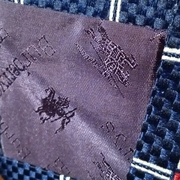 Burberry's London Navy w Diamond Shape Design men's Silk Neck Tie - Picture 3 of 5